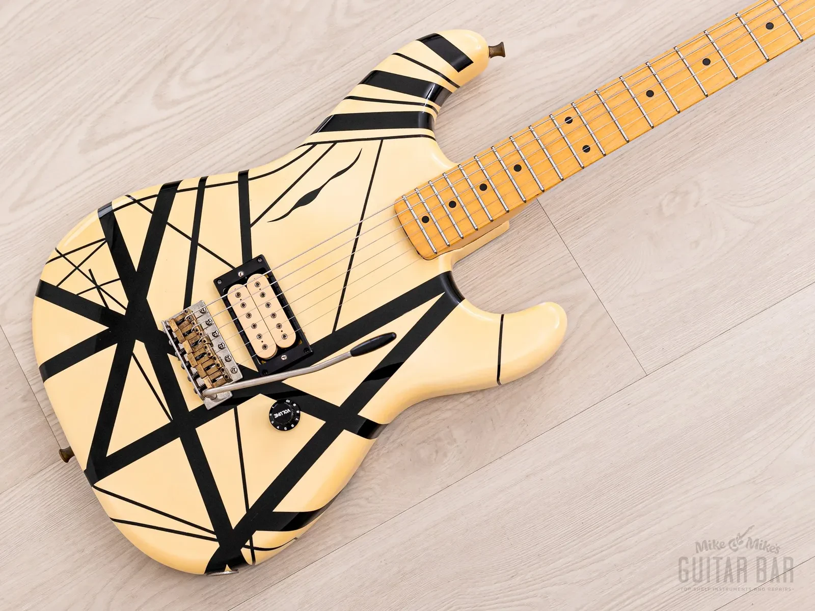 Б/У Электрогитара ESP EVH-Style Eruption Striped Superstrat (Custom Shop) с звукоснимателями DiMarzio, с кейсом Tweed