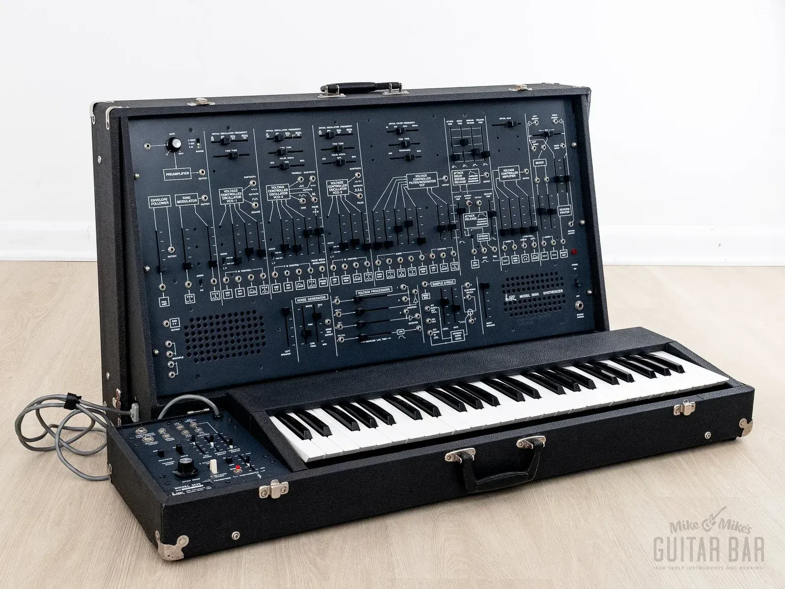 Б/У Синтезатор Arp 2600 model 2601 V1.0 аналоговый с клавиатурой 3620 1975