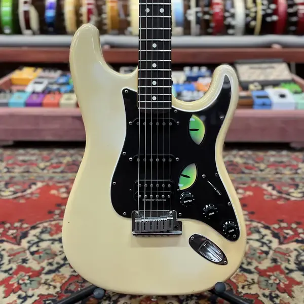 Электрогитара Fender American Standard Stratocaster E-series SSS Vintage White USA 1987 w/case