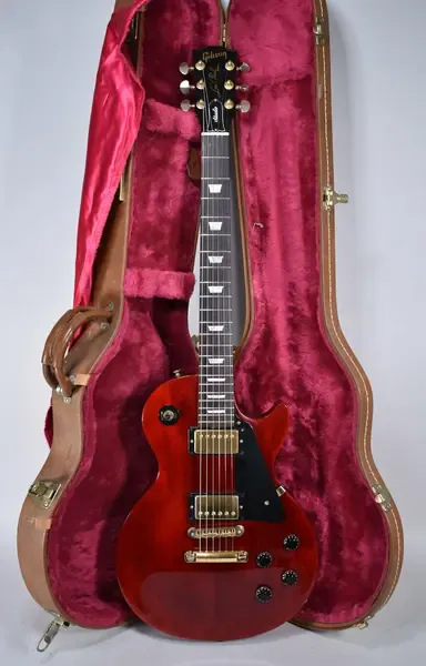 Электрогитара Gibson Les Paul Studio Wine Red w/case USA 2001