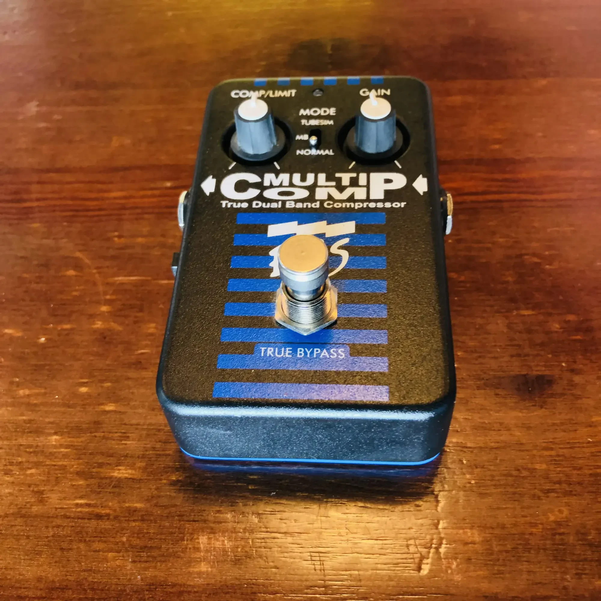 Педаль эффектов для бас-гитары EBS MultiComp China 2010s