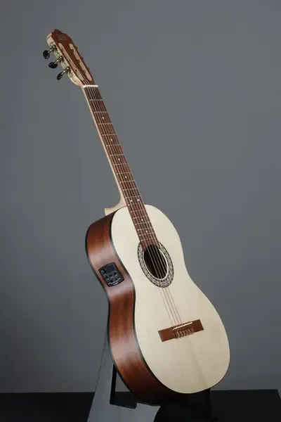 Классическая гитара с подключением MIG Guitars AG1C-SA24 Natural
