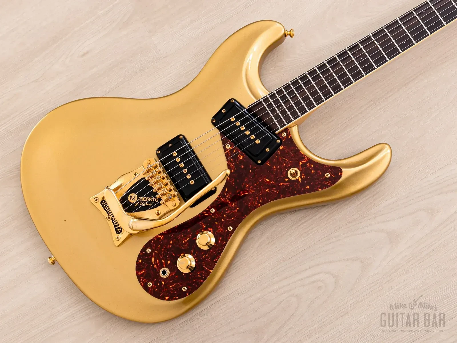 Б/У Электрогитара Mosrite Ventures Model Super Custom 65 Kurokumo Vibramute с кейсом