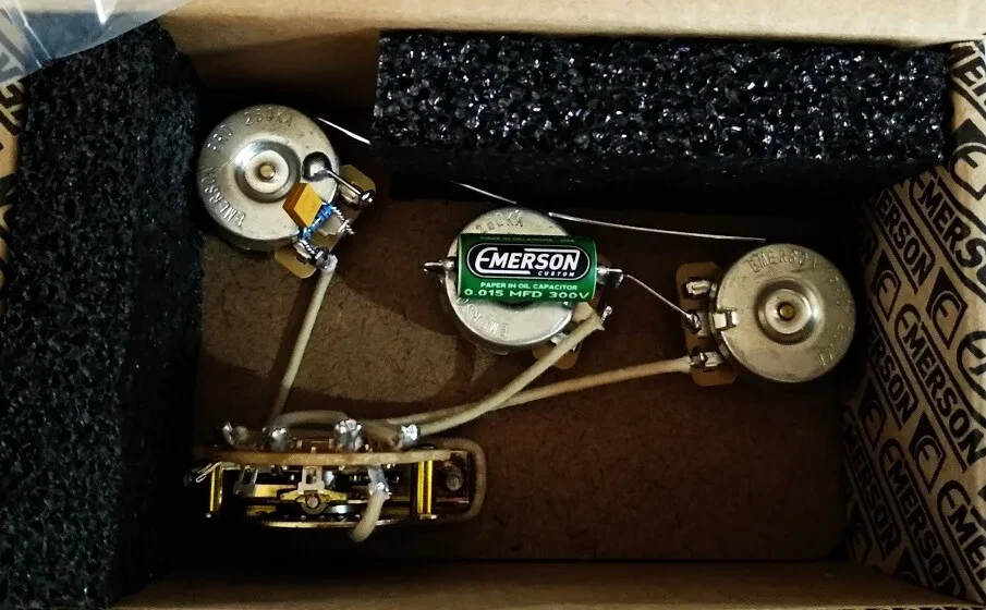 EMERSON CUSTOM 5-Way Stratocaster Prewired Kit (250K Ohm Pots & 0,047mf Capacito
