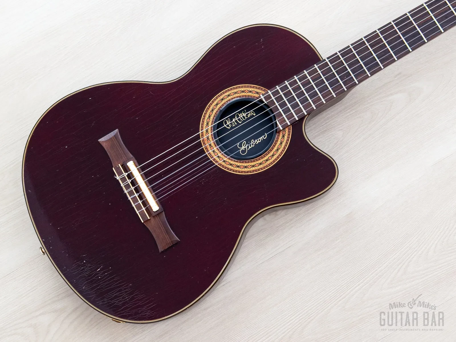 Б/У Электроакустическая гитара Gibson Chet Atkins CE классическая, нейлоновые струны, с вырезом, бордовый (Wine Red)