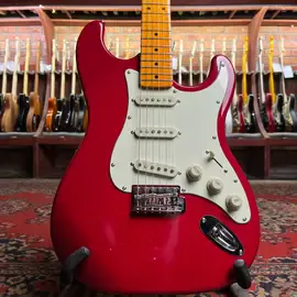 Электрогитара J&D Guitars ST-H Stratocaster SSS Red
