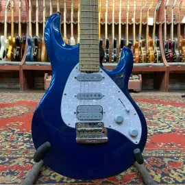 Электрогитара Music Man Silhouette Stingray H-S-S Blue 1993 USA W/Case