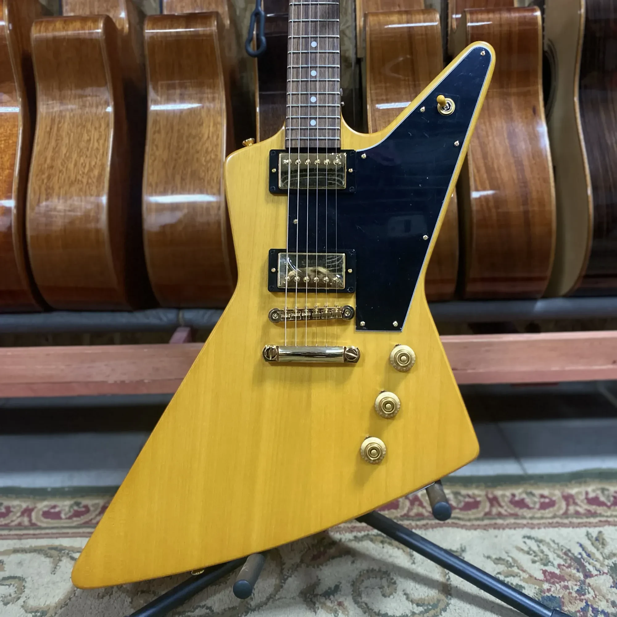 Электрогитара Epiphone 1958 Korina Explorer HH Aged Natural Case China 2023