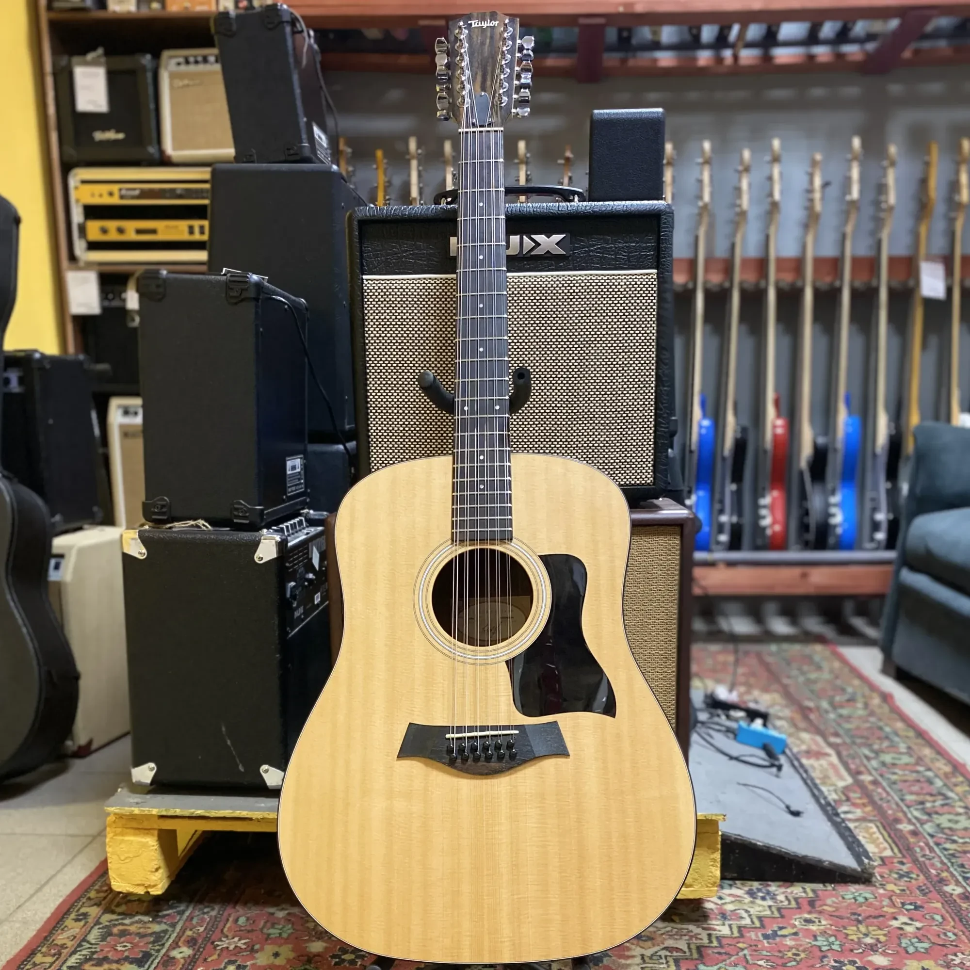 Электроакустическая гитара Taylor 150e Dreadnought Natural Mexico 2020s