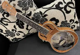 JOHNSON JR-880-MA Resonator Ukulele honey stain