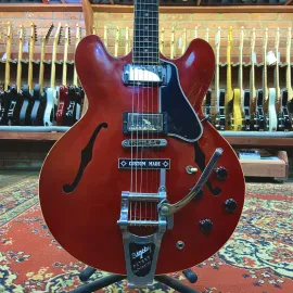 Электрогитара полуакустическая Gibson ES 335 USA W/Case