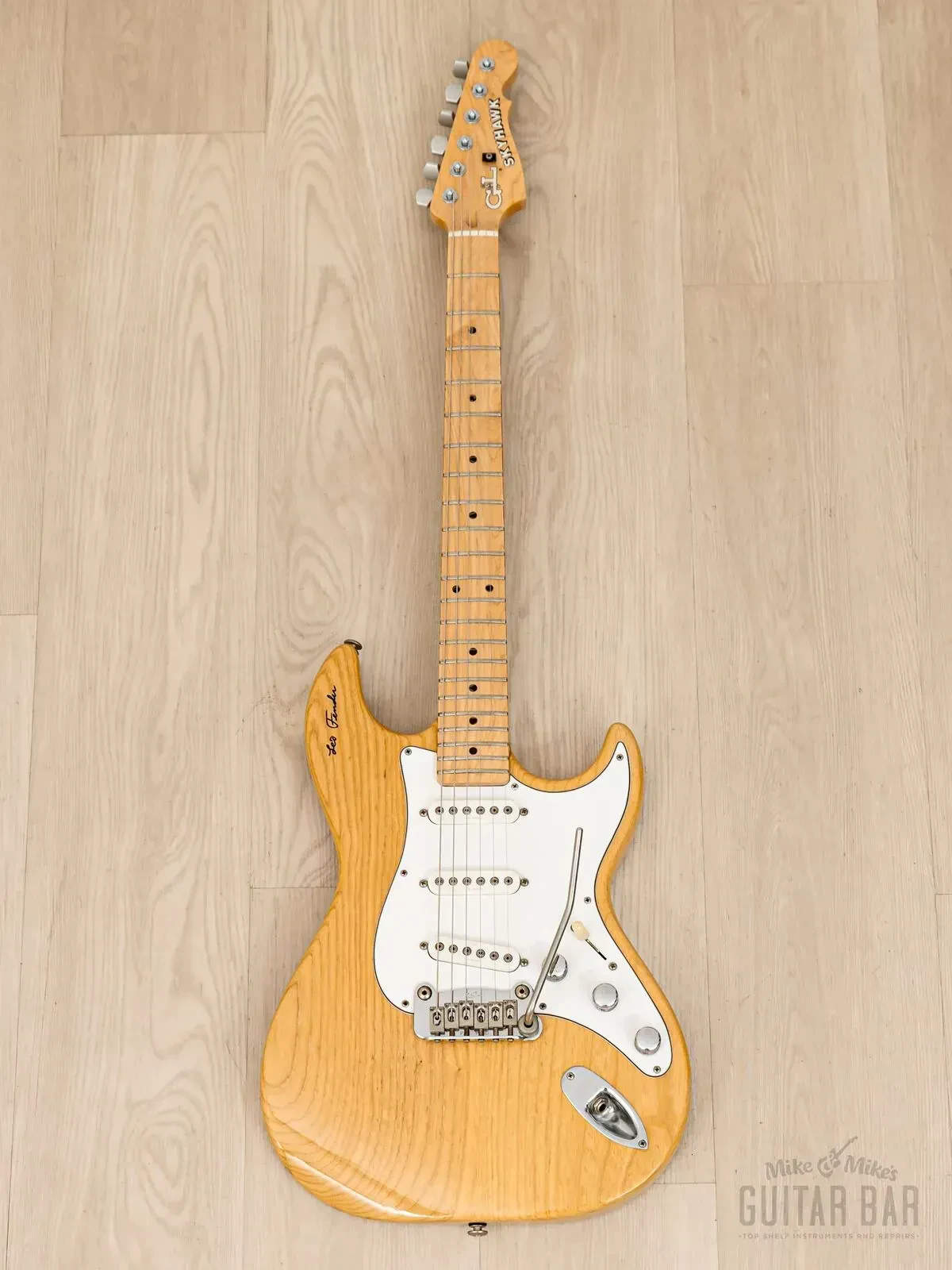 Электрогитара G&L Signature Skyhawk SSS Natural w/case USA 1990