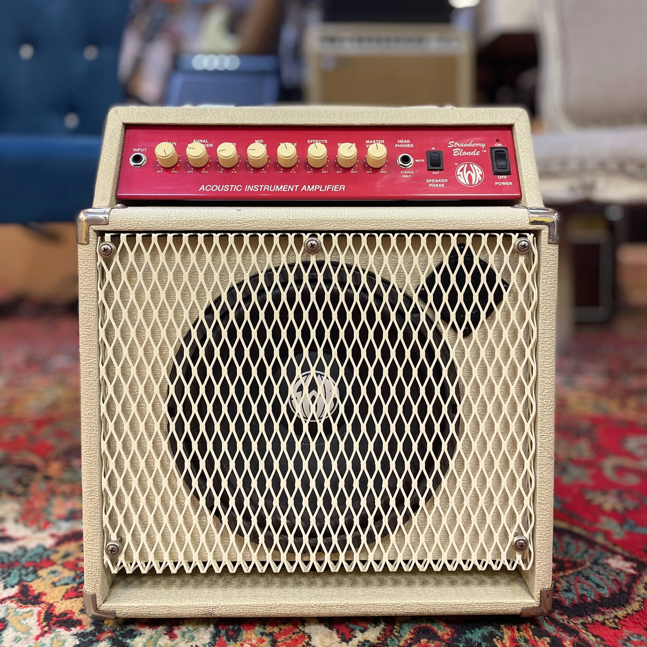 Комбоусилитель для акустической гитары SWR Strawberry Blonde Acoustic Amplifier USA 2010s