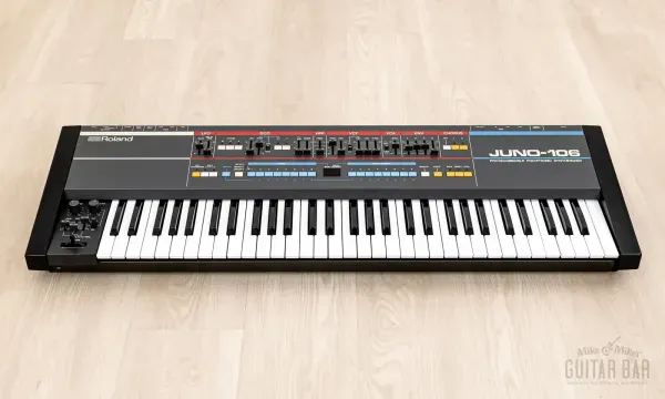 Аналоговый студийный синтезатор Roland Juno-106 w/case Japan 1980s