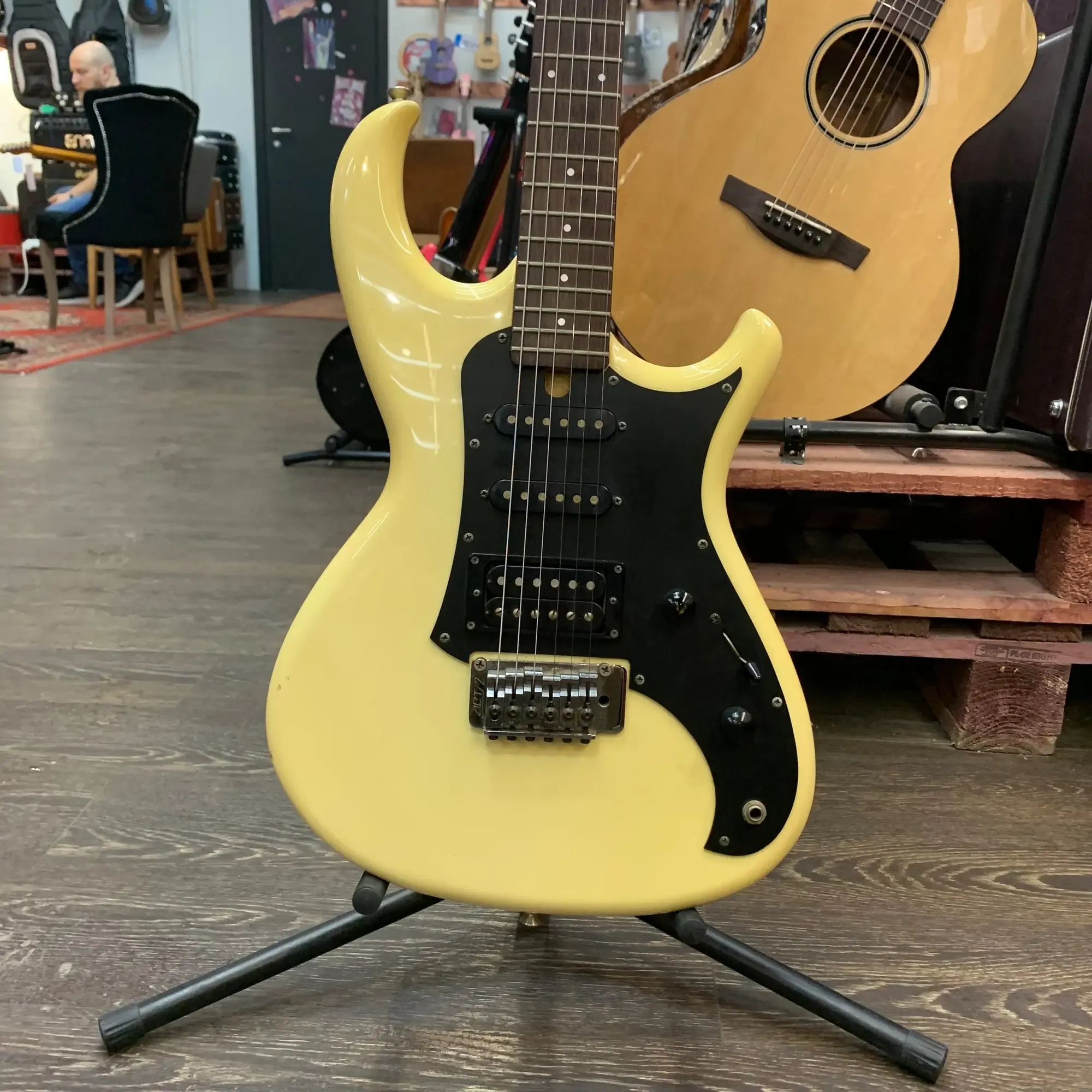 Электрогитара Aria Pro II RS Wildcat HSS Vintage White Gigbag Japan 80's