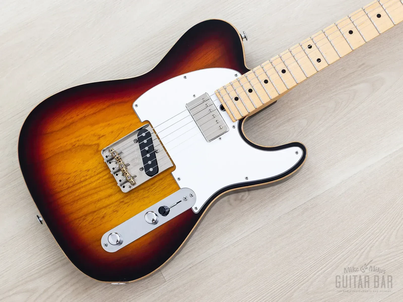 Б/У электрогитара Suhr Custom Classic T Sunburst (корпус: легкий ясень, 2013) с кейсом