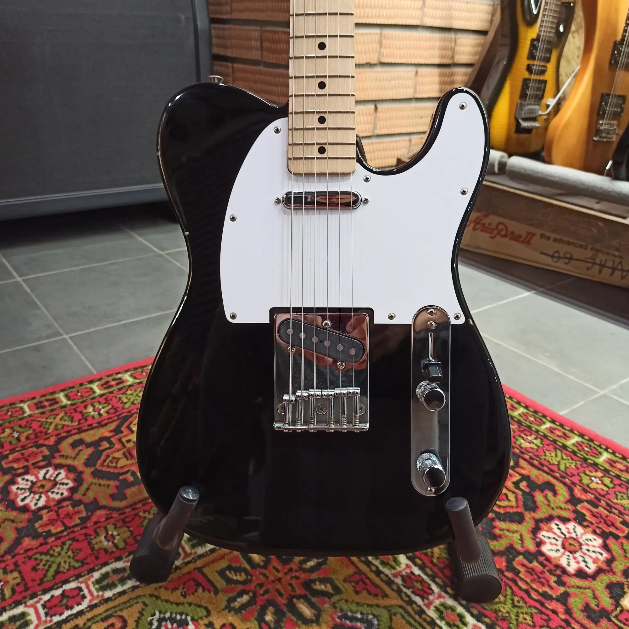 Электрогитара Fender Telecaster S-S Gigbag Black Japan 2000s