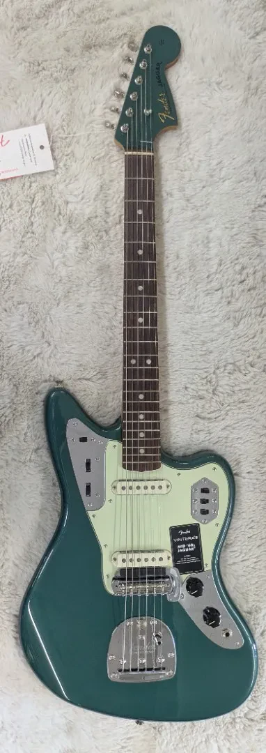 Fender Vintera® III Mid '60s Jaguar®, Rosewood Fingerboard, Green Metallic