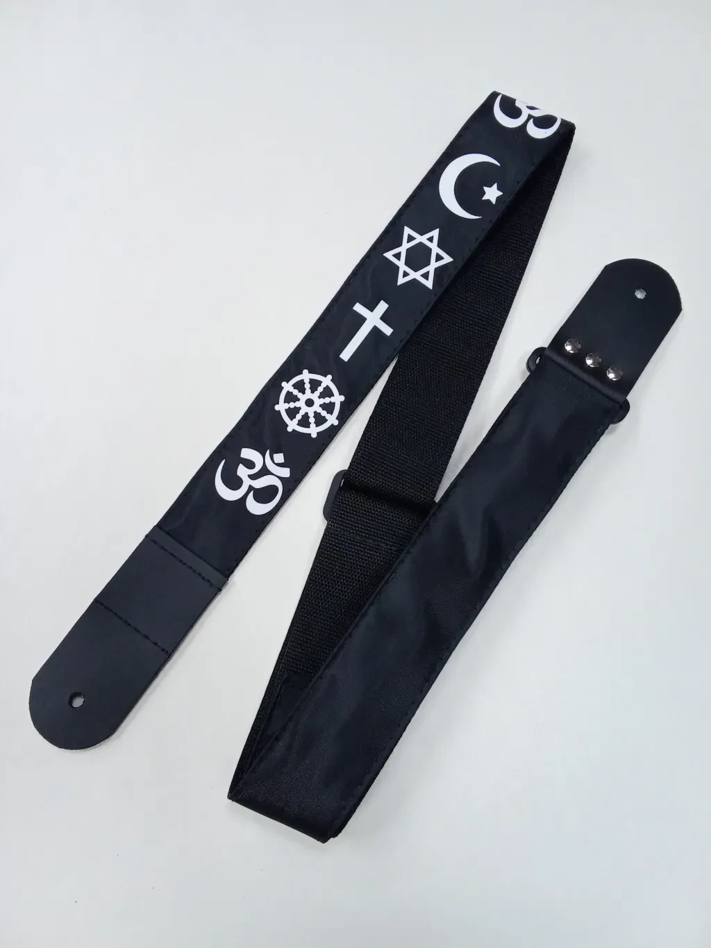 MZ-RG-5-1ApSymbolsBk Ремень для гитары, черный, аппликация Символы, MEZZO