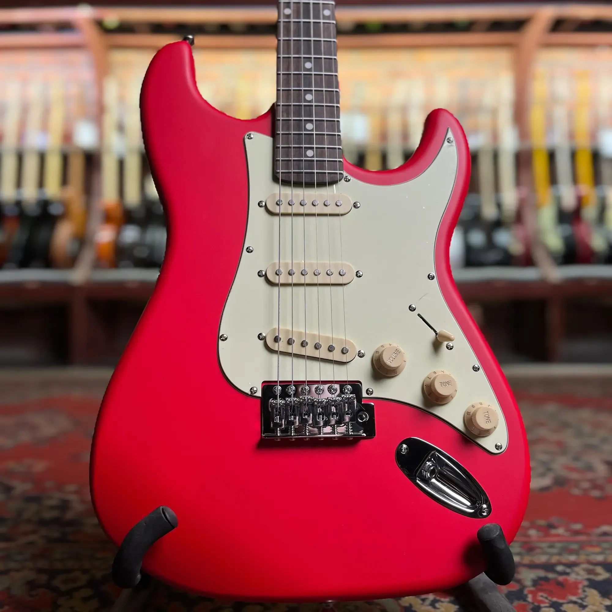 Электрогитара DeMarco DMSEST202 Stratocaster SSS Red