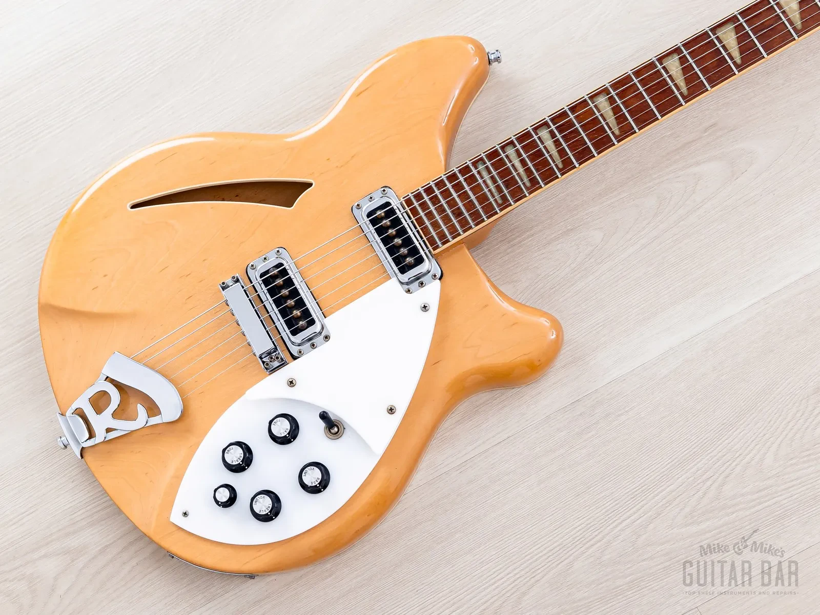 Б/У Электрогитара Rickenbacker 360 полуакустическая натуральный (Mapleglo) с кейсом