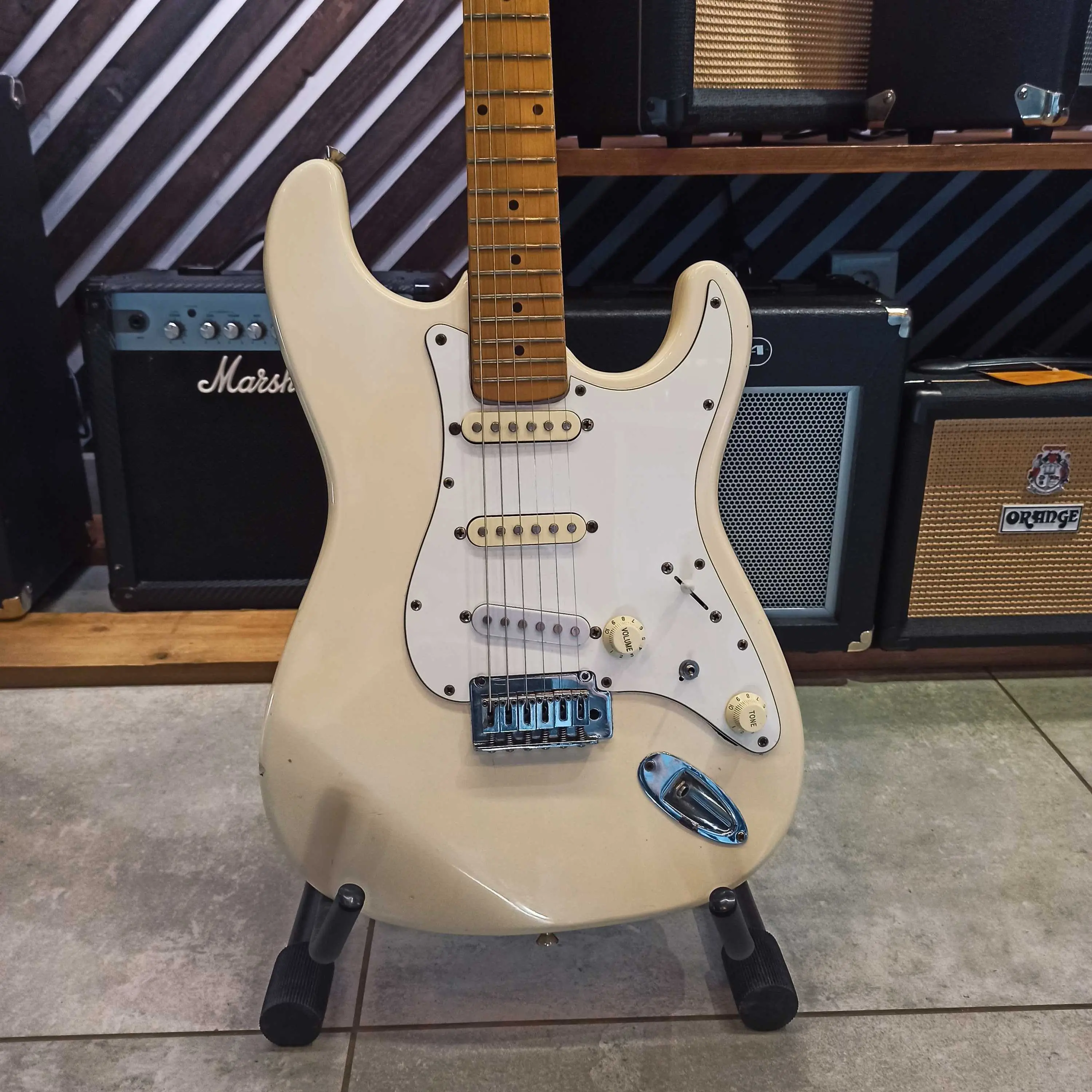 Электрогитара Epiphone by Gibson S-300 Stratocaster SSS White Korea 1980s