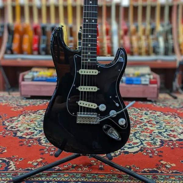 Электрогитара Fender Deluxe Stratocaster SSS Black Mexico 2006