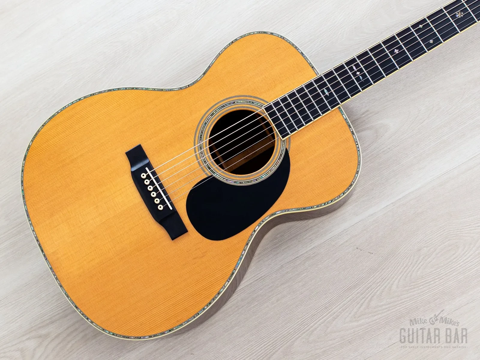 Б/У акустическая гитара Martin Guitars Custom 000-28 палисандр, перламутровая окантовка, инкрустация Pre-War, 1998, с кейсом
