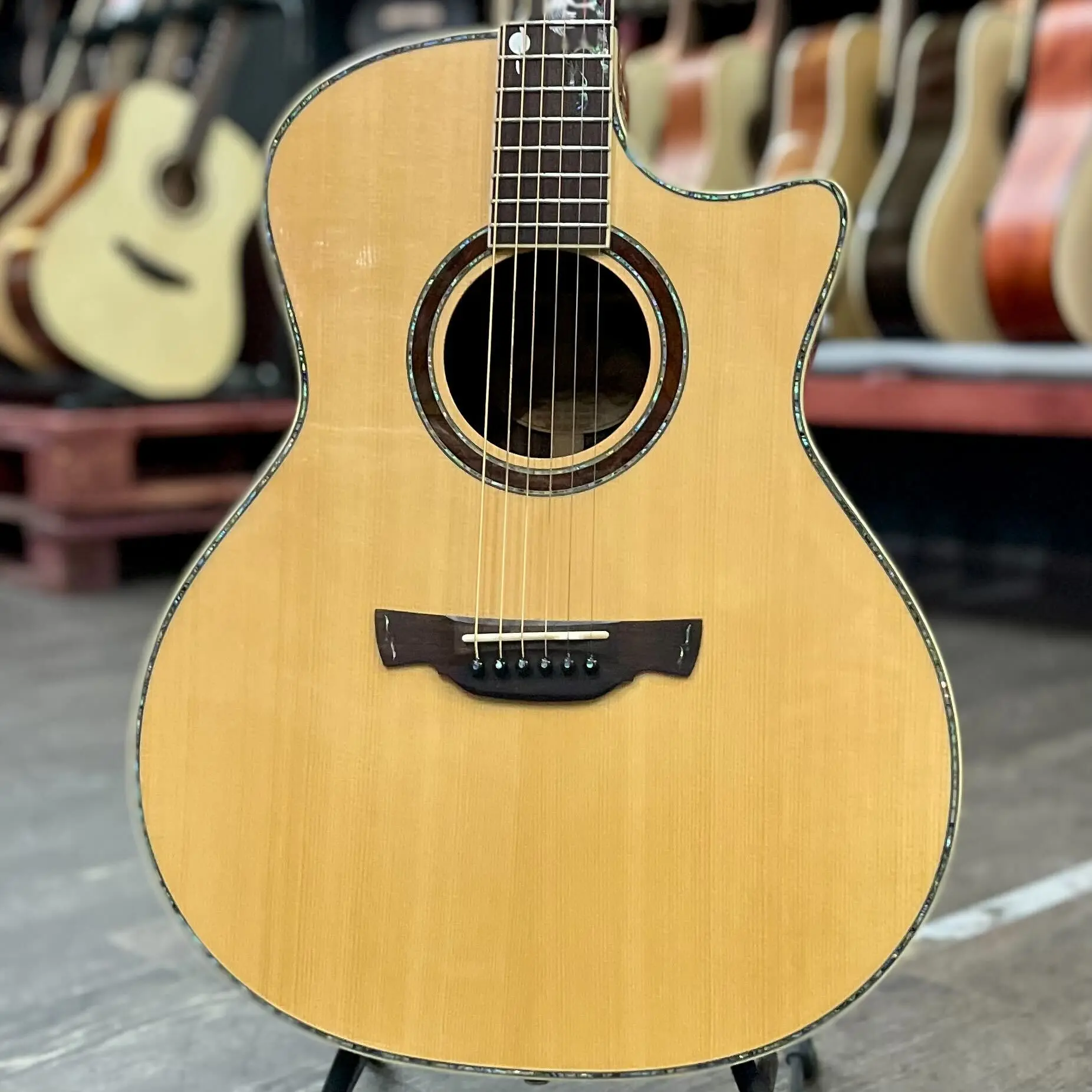 Электроакустическая гитара Crafter CB-Rose Plus Natural w/case Korea 2000s