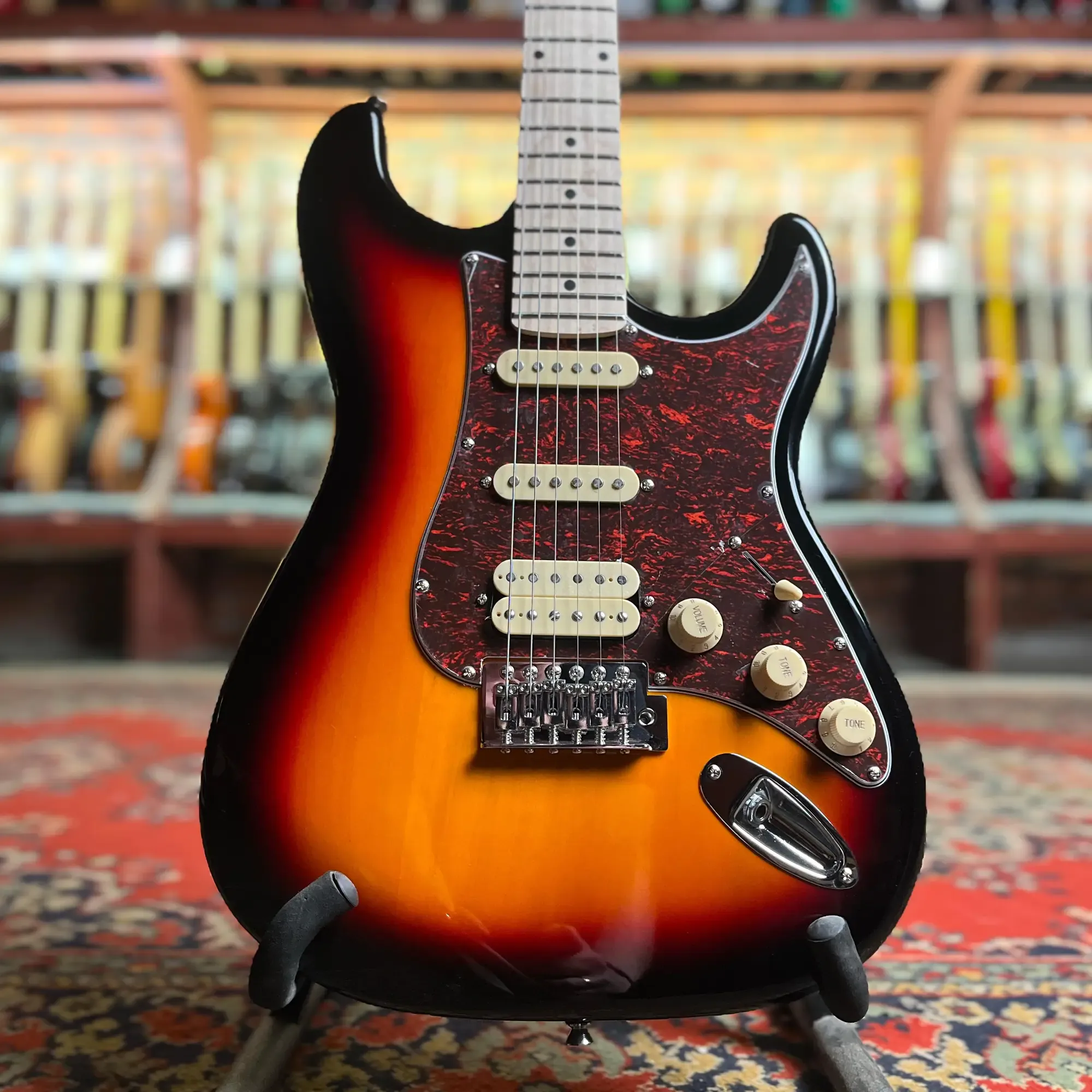 Электрогитара DeMarco DMSEST250 Stratocaster HSS Sunburst