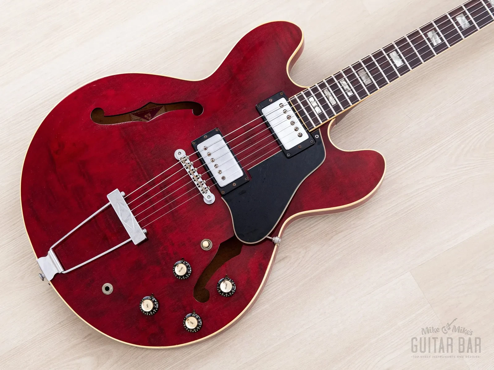 Б/У Электрогитара полуакустическая Gibson ES-335 TDC 1975 фигурный клён H-H T-Top с кейсом
