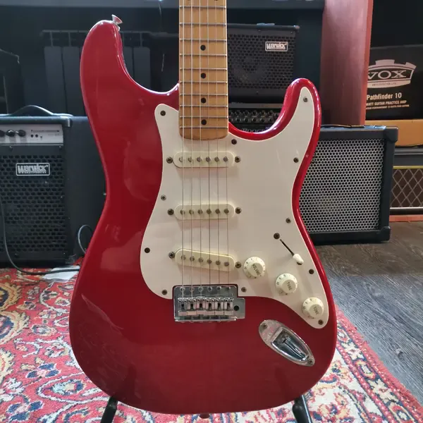 Электрогитара Squier by Fender Stratocaster SSS Red Korea 1995