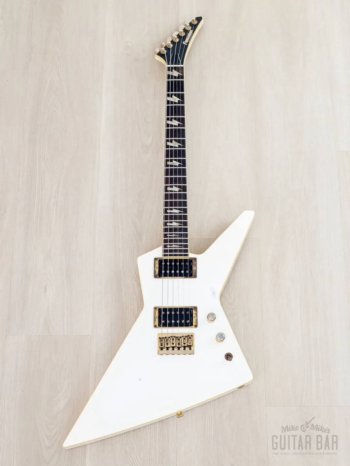 Электрогитара Fernandes X-1 Explorer HH White w/gigbag Japan 1985
