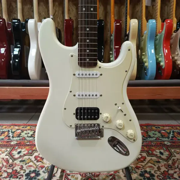 Электрогитара Squier by Fender Stratocaster Bullet HSS Arctic White Indonesia 2013