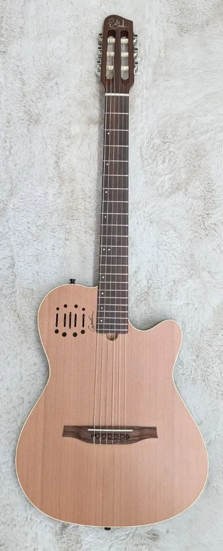 Б/У Электроакустическая гитара Godin Multiac Encore Nylon String Semi-Gloss с чехлом