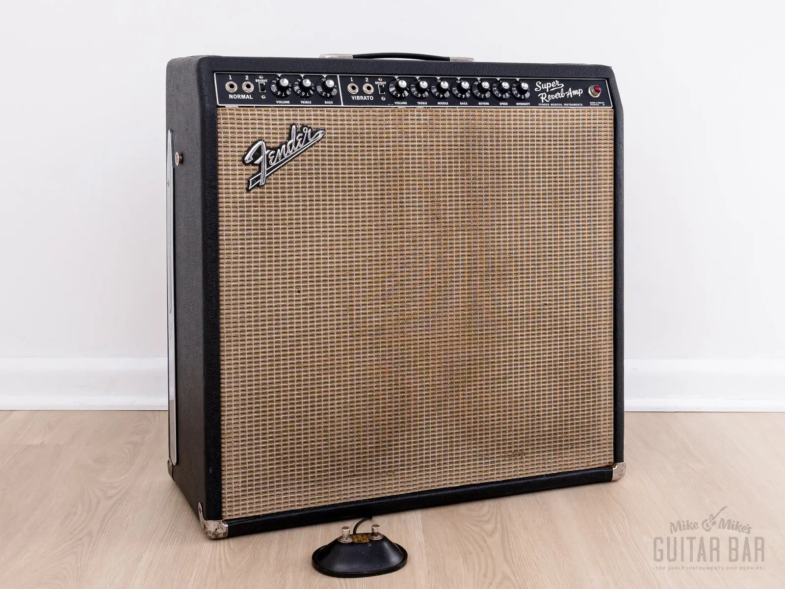Б/У Гитарный комбоусилитель Fender Super Reverb 1967, ламповый, Black Panel, с чехлом и футсвитчем
