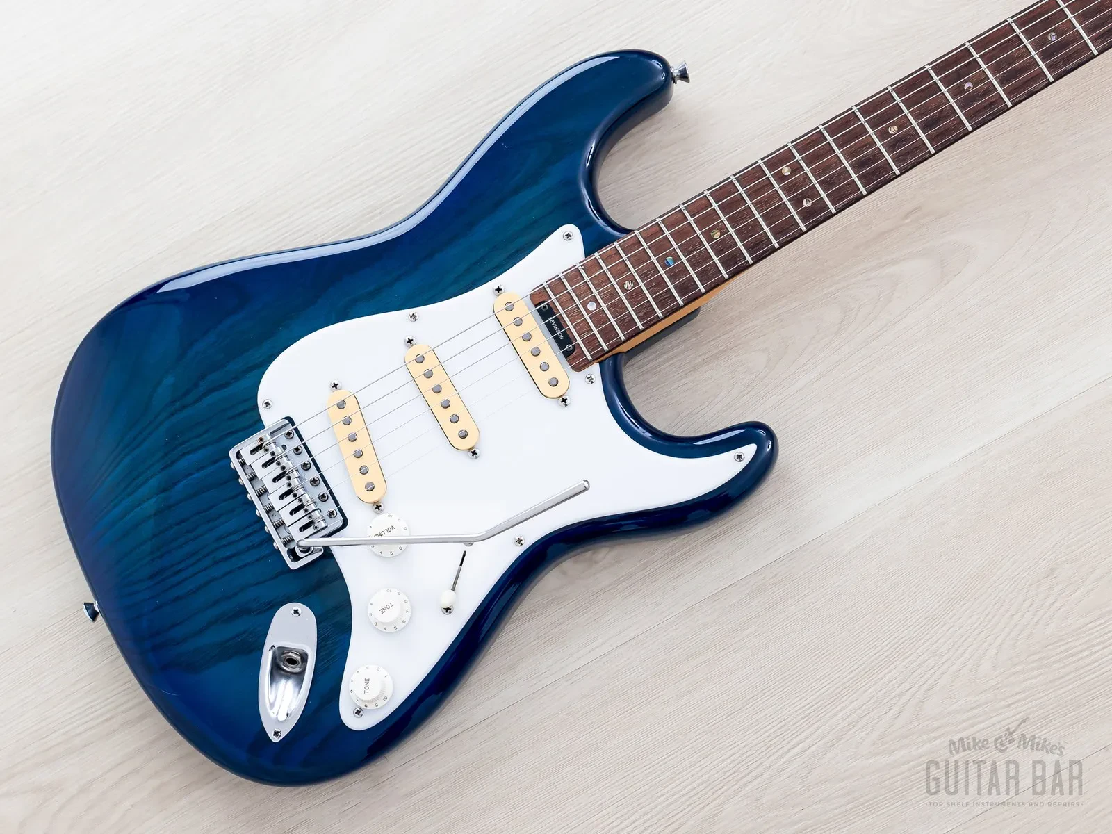 Б/У Электрогитара Levinson Blade Texas Blue S-Style SSS прозрачный синий (1992, Япония)