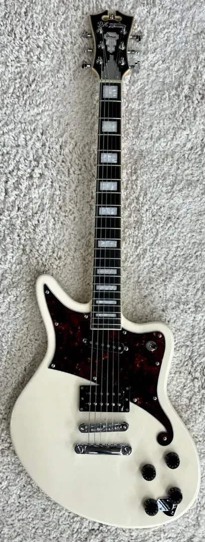 Б/У Электрогитара D'Angelico Premier Bedford цельнокорпусная, античный белый, с чехлом