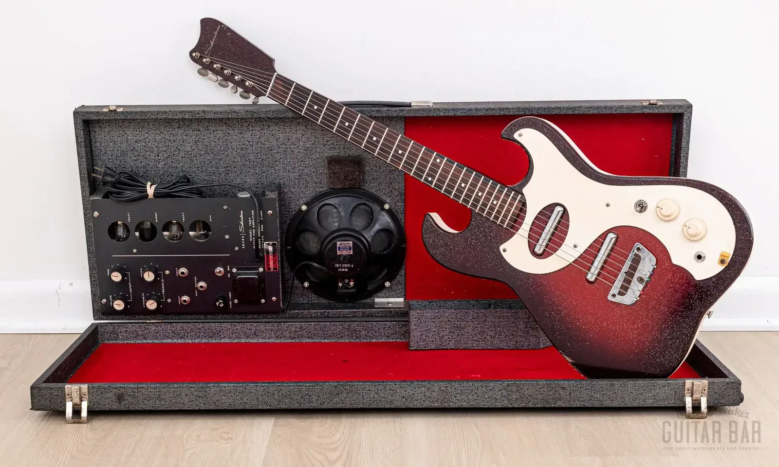 1964 Silvertone 1457 Vintage Amp-in-Case Guitar & Tube Amp Set, Danelectro USA