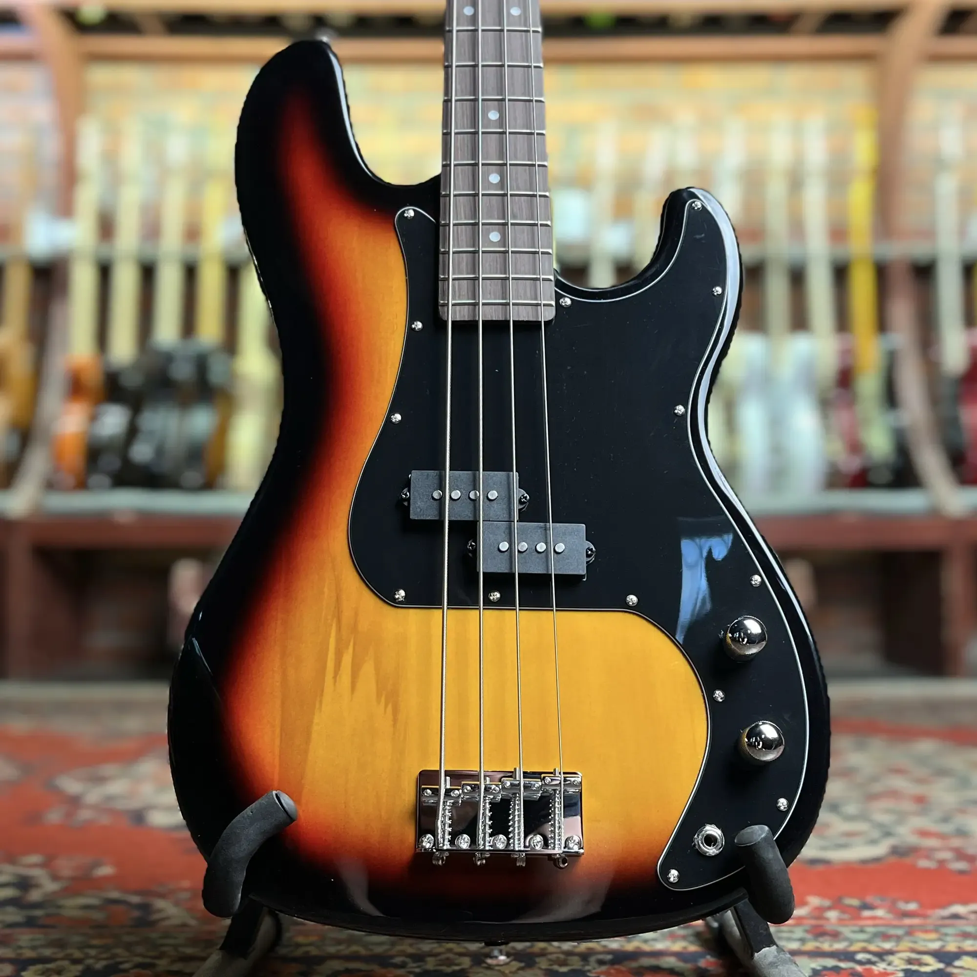 Бас-гитара J&D Guitars PB Precision Bass Sunburst