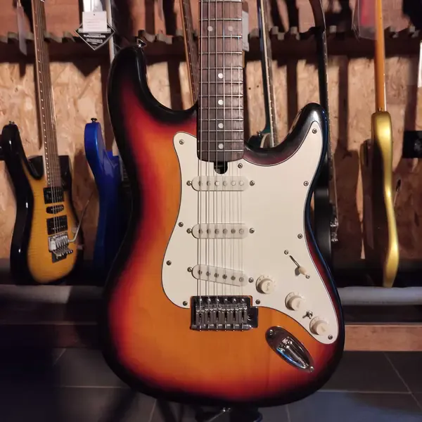 Mavis Stratocaster MST-500 SSS Sunburst Japan 1997 купить в SKIFMUSIC |  486549