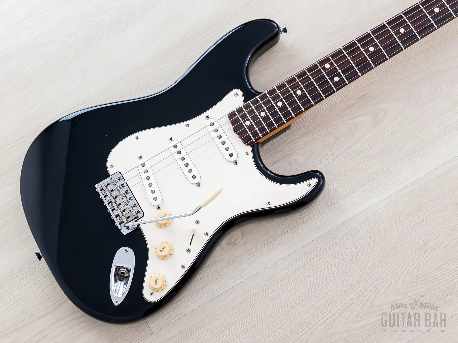 1997 Fender American Vintage ‘62 Stratocaster Black 100% Original w/ Tweed Case