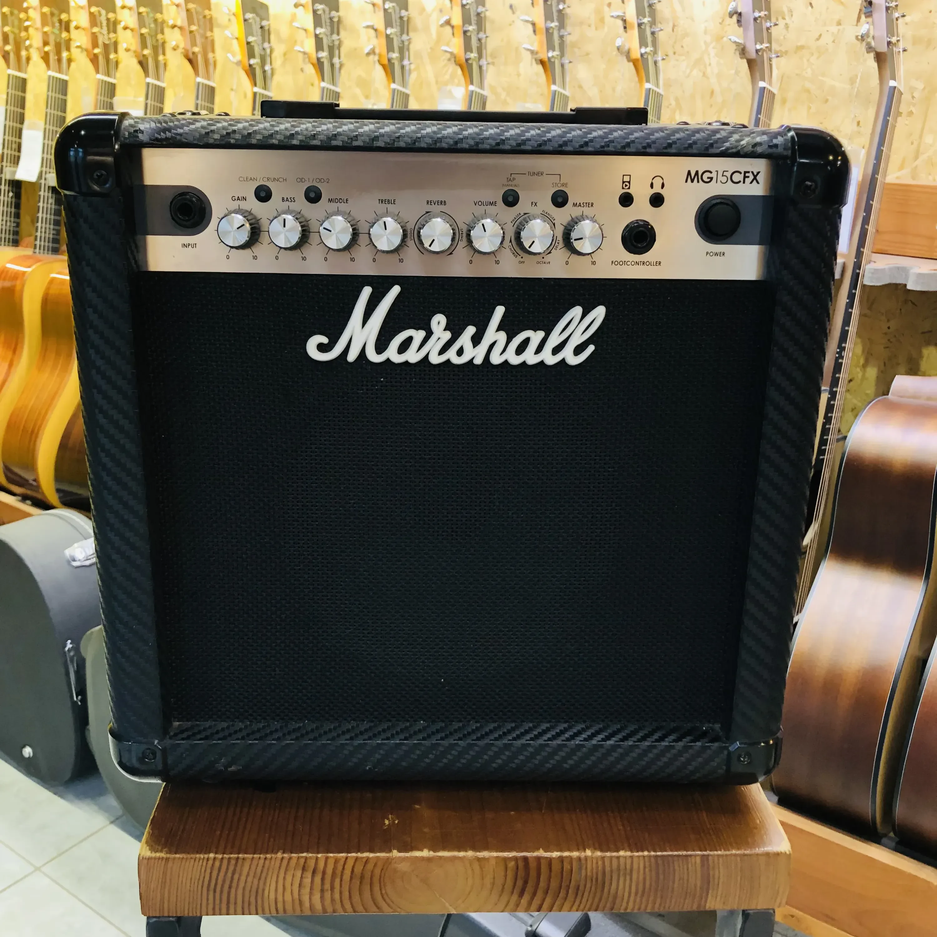 Комбоусилитель для электрогитары Marshall MG15CFX Vietnam 2020s