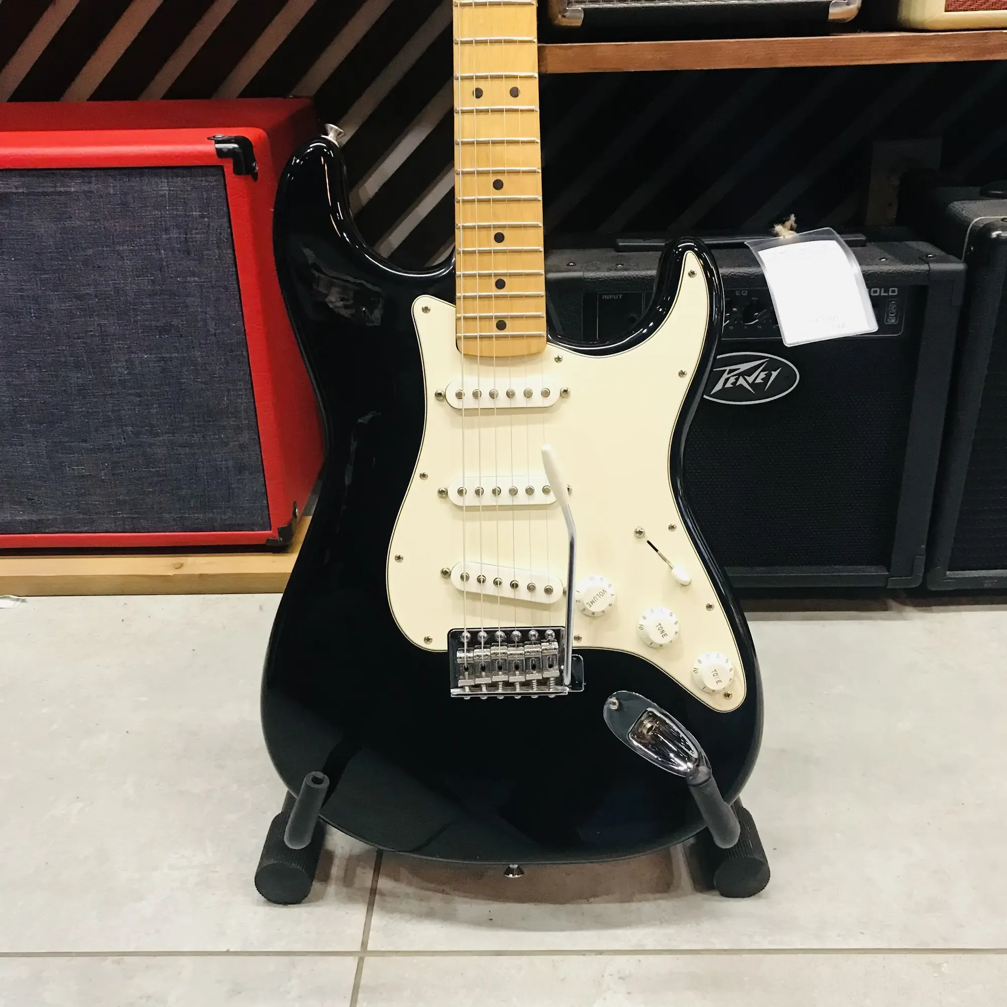 Электрогитара Fender Standard Stratocaster SSS Black Mexico 2009