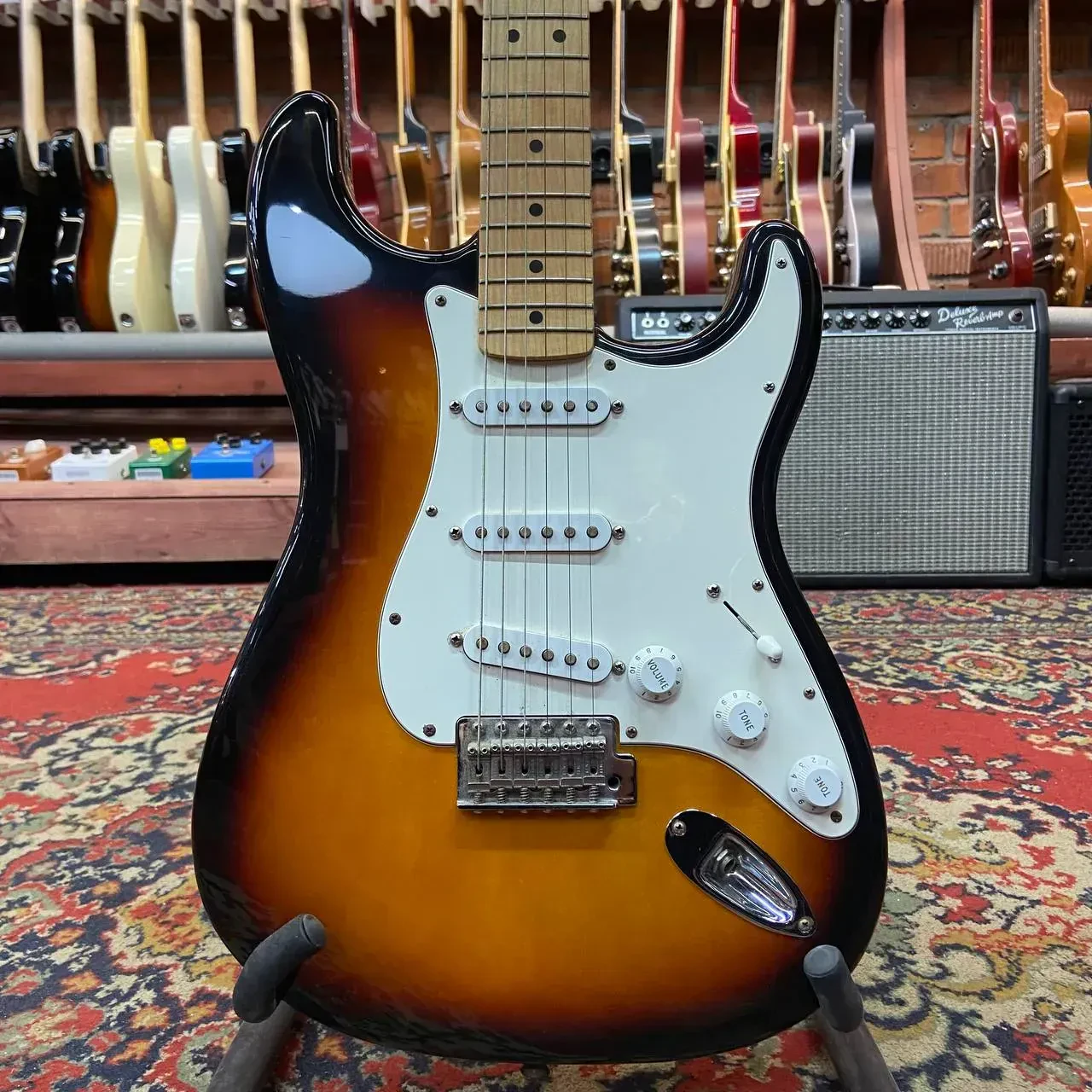 Электрогитара Fender Stratocaster Standart sunburst S-S-S Mexico 2000S