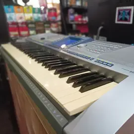 Синтезатор Yamaha PSR-1500 Silver w/gigbag Indonesia 2010s