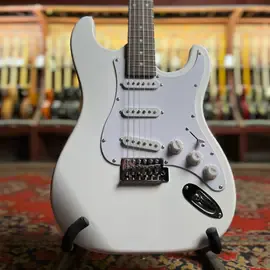 Электрогитара J&D Guitars ST-C Stratocaster SSS White