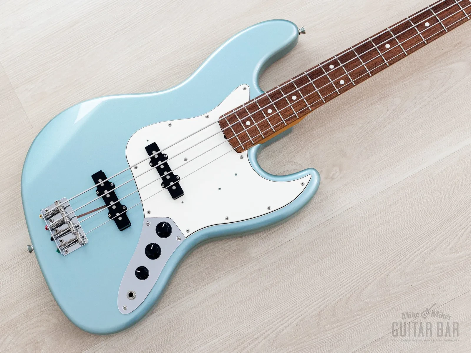 2011 Fender Jazz Bass ‘62 Vintage Reissue Ice Blue Metallic, Near-Mint, Japan