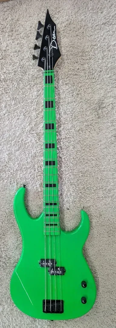 Б/У Бас-гитара Dean Guitars Custom Zone CZONE BASS NG 4-String зеленый (Nuclear Green)