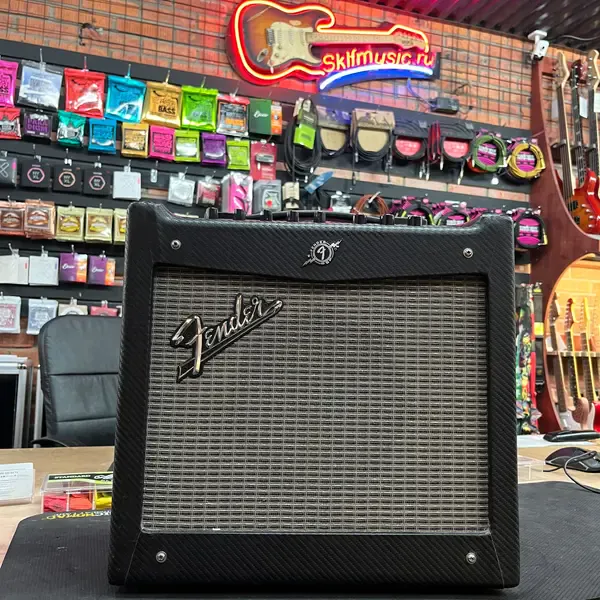Комбоусилитель Fender Mustang I Black Сhina 2010's